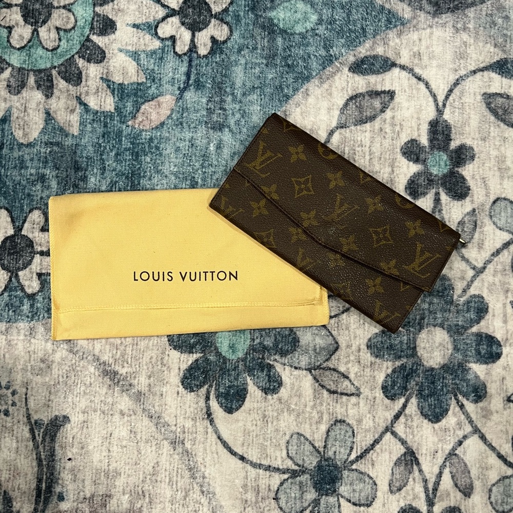 Louis Vuitton Sarah monogram vintage Wallet w/dust bag EUC